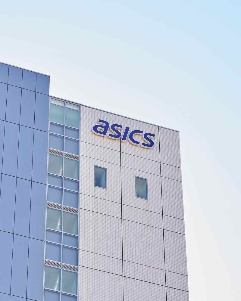アシックス商事が「アキュアーズ」「ラクウォーク」など4ブランドの販売を終了（FASHIONSNAP）