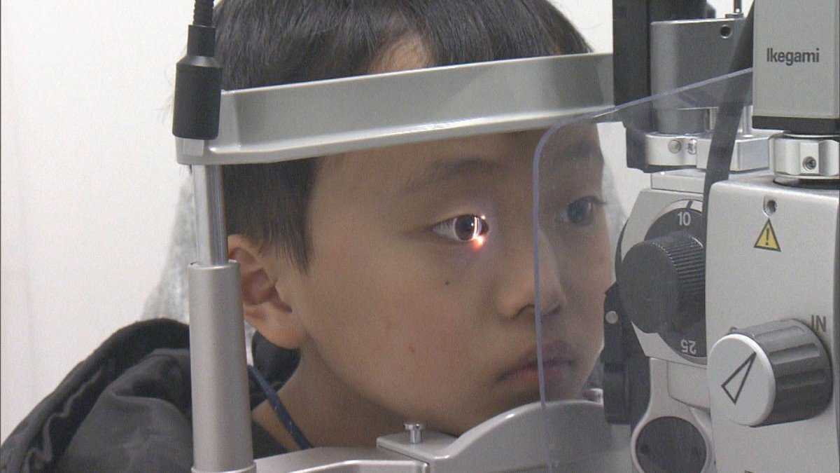 スマホ長時間使用で子どもの近視が深刻に　早めの対策重要　最新の治療法を取材（テレビ朝日系（ANN））